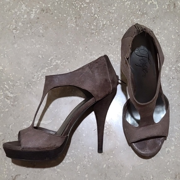 Fergie Kitana-Tan Heels. Leather. size 9 like new - Picture 2 of 10